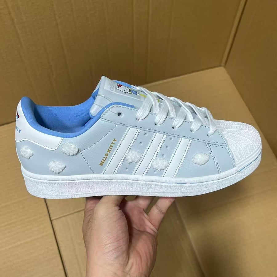 View 2 - White / Grey