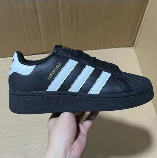 Sneakers Exclusive Batch Superstar Series