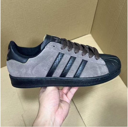 View 6 - Black / Brown