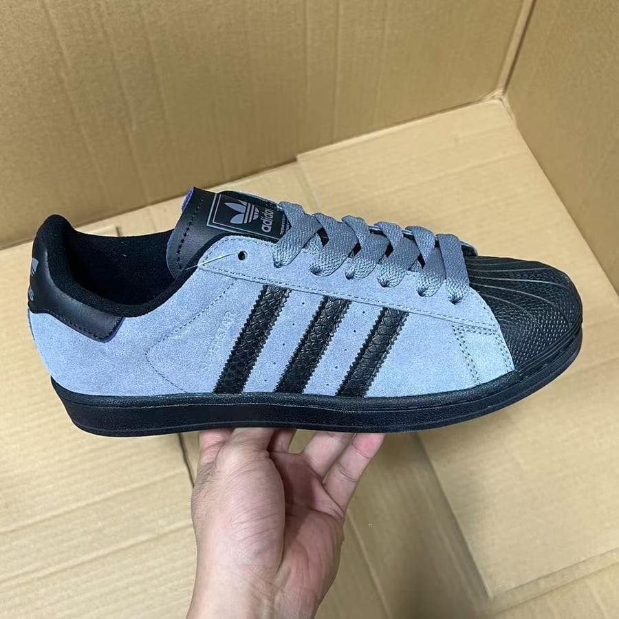 View 5 - Black / Grey