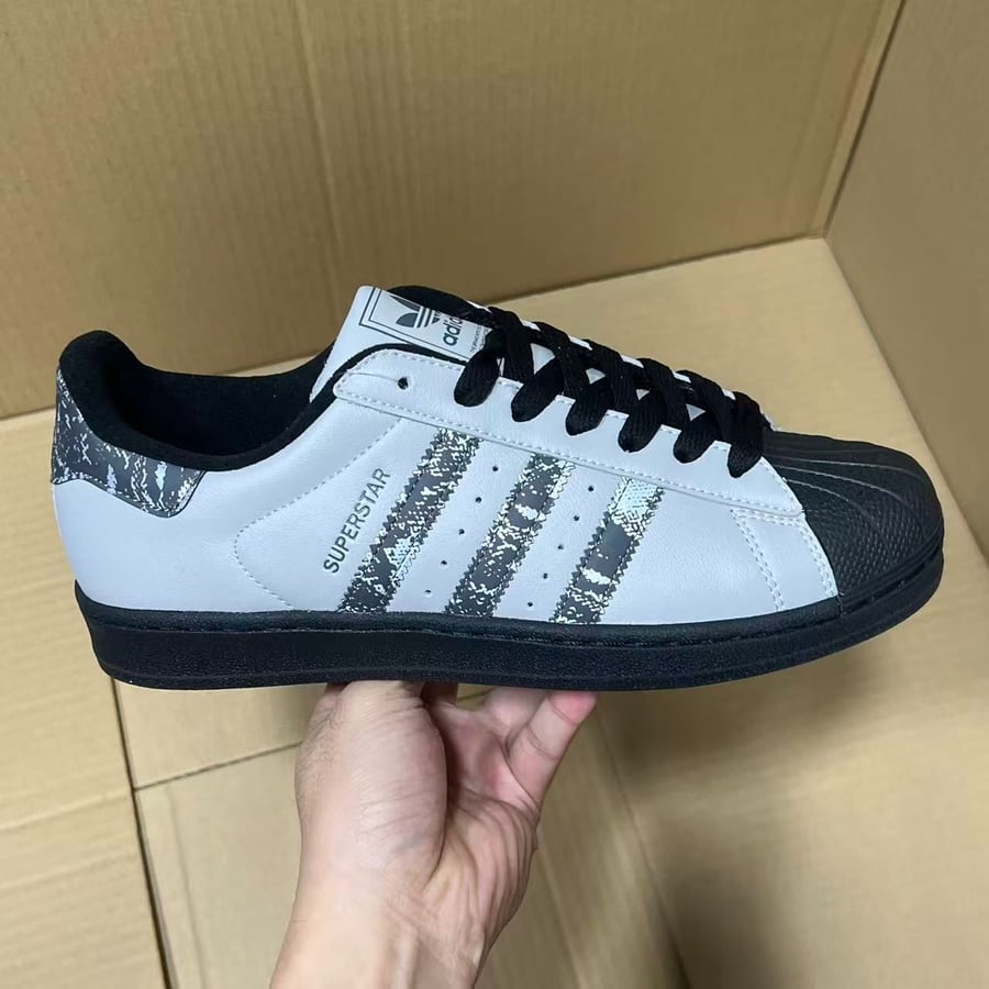 View 6 - Black / Grey