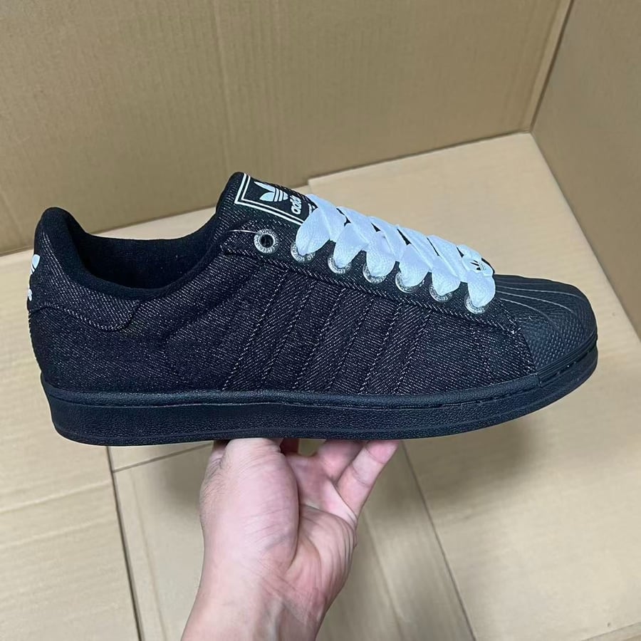 View 3 - Black