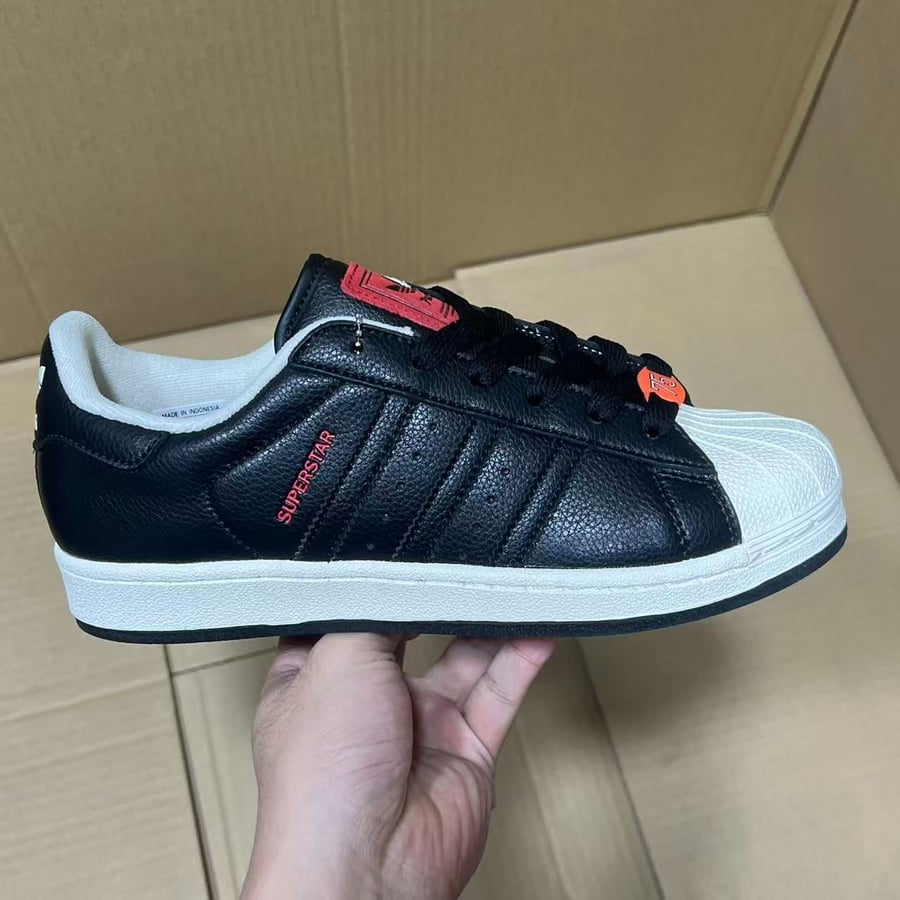 View 6 - Black / Red