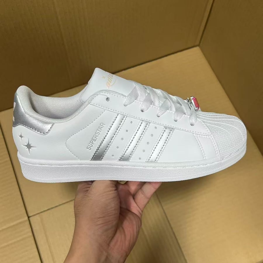 Sneakers Exclusive Batch Superstar Series