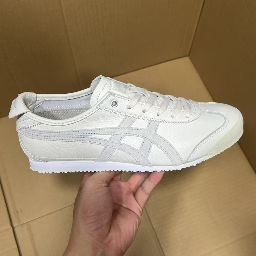 View 4 - White / Grey