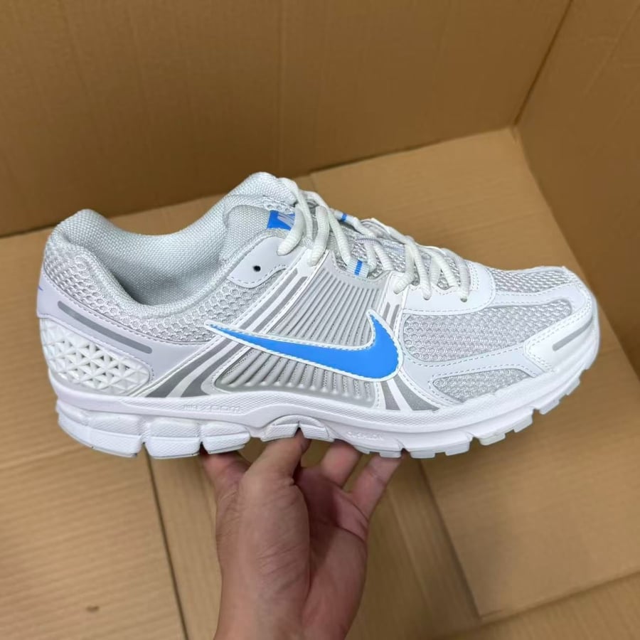 View 2 - White / Grey