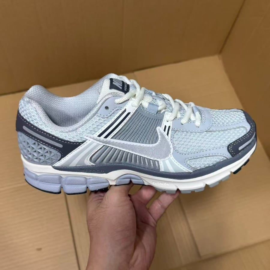 View 4 - Grey / Beige