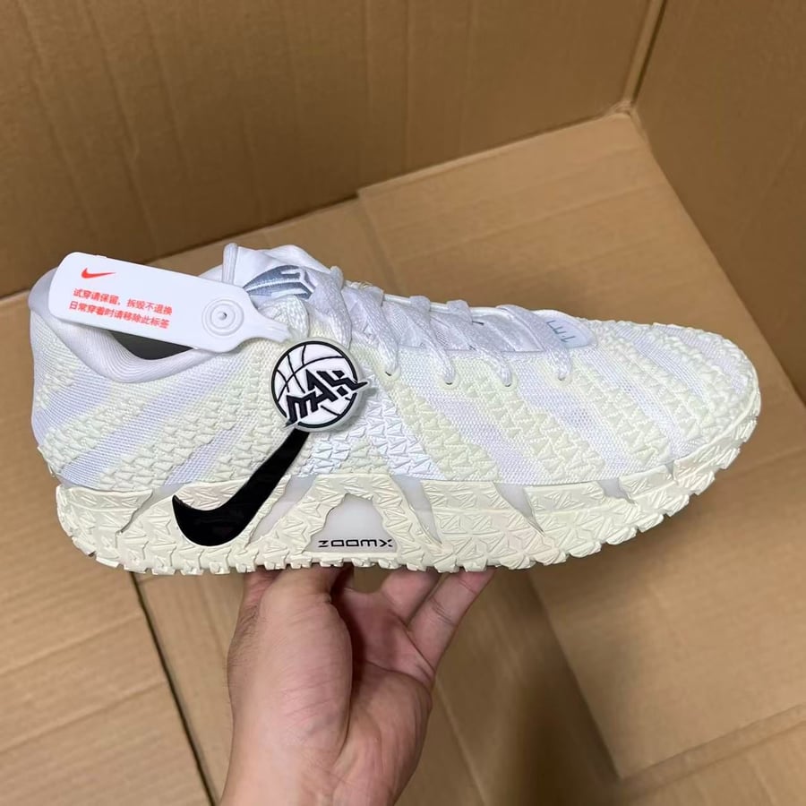 View 10 - White / Beige