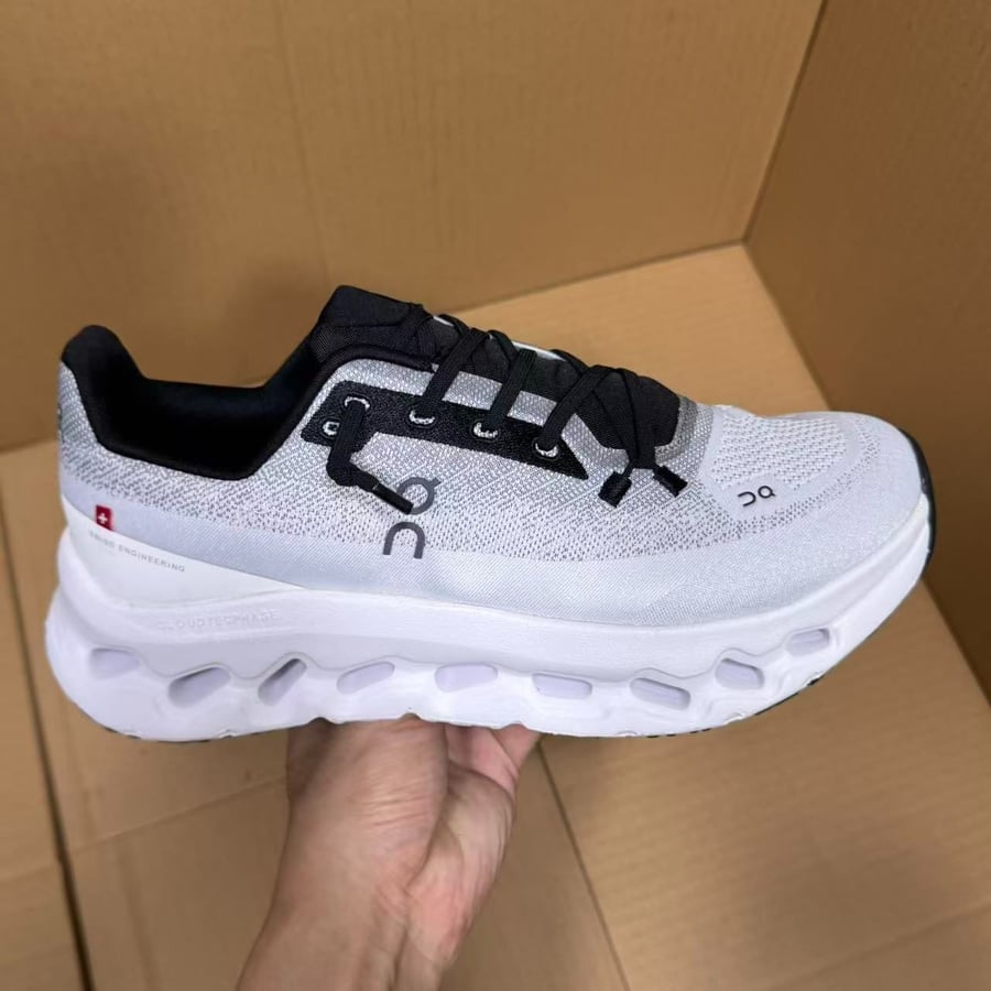 View 5 - Black / Grey