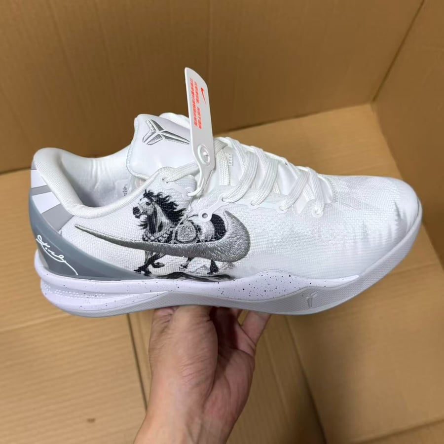 View 8 - White / Grey