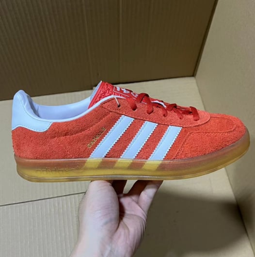 View 5 - White / Red