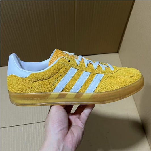 View 2 - White / Yellow