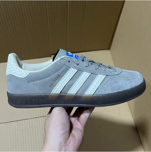 View 4 - White / Grey