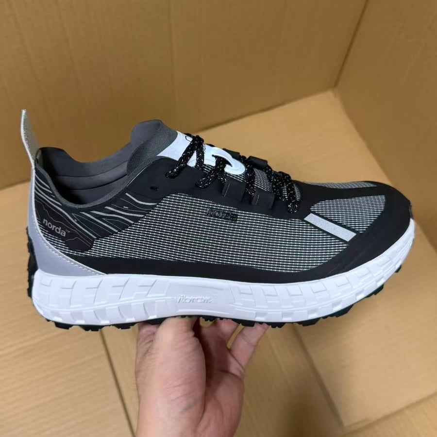 View 6 - Black / Grey