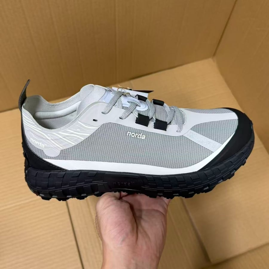 View 6 - Black / Grey