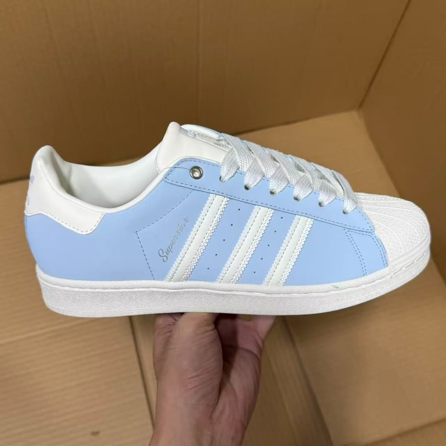 View 6 - White / Blue