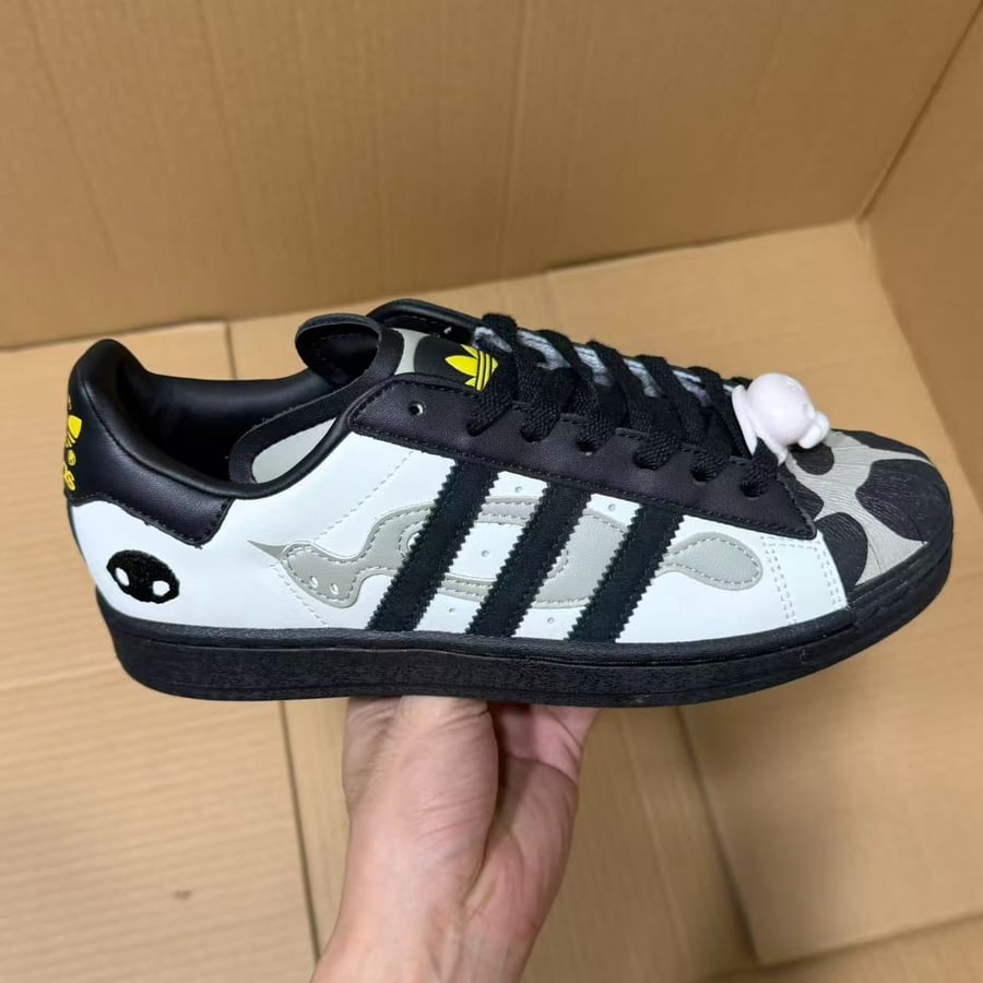 View 3 - Black / Grey