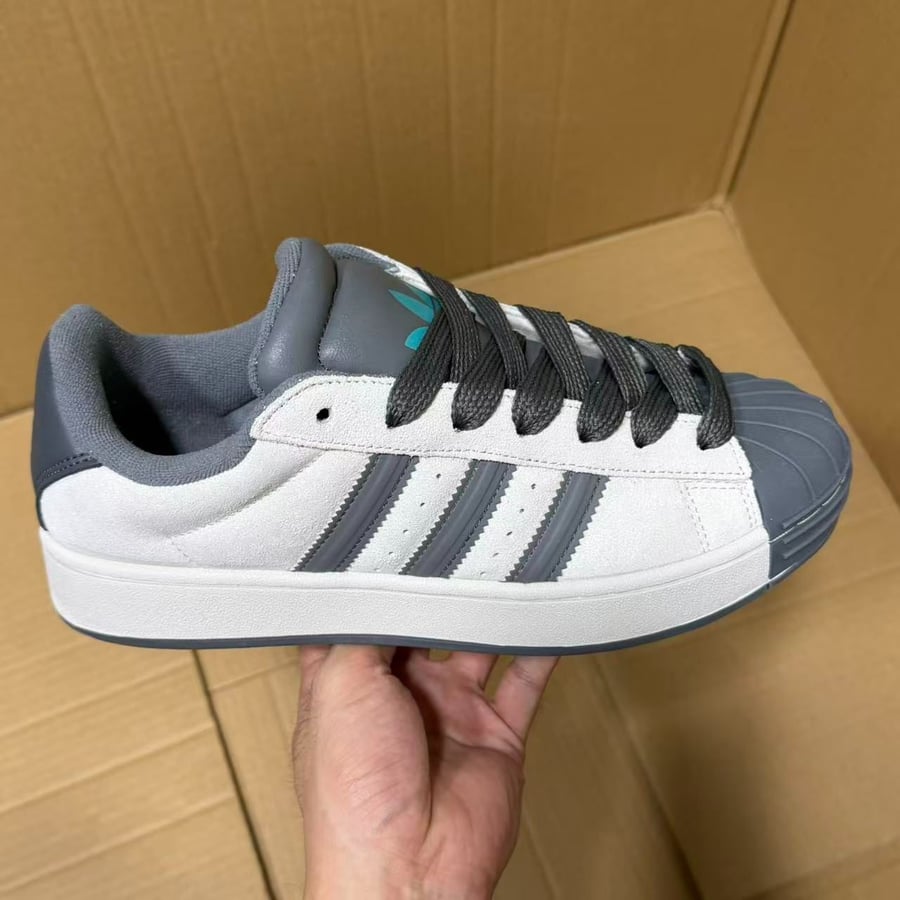 View 7 - White / Grey