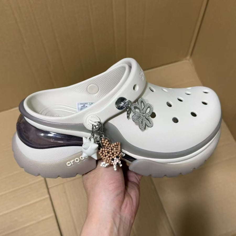 View 2 - White / Beige