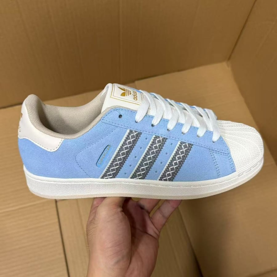 View 2 - White / Grey