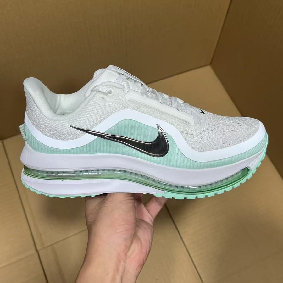 View 2 - White / Green