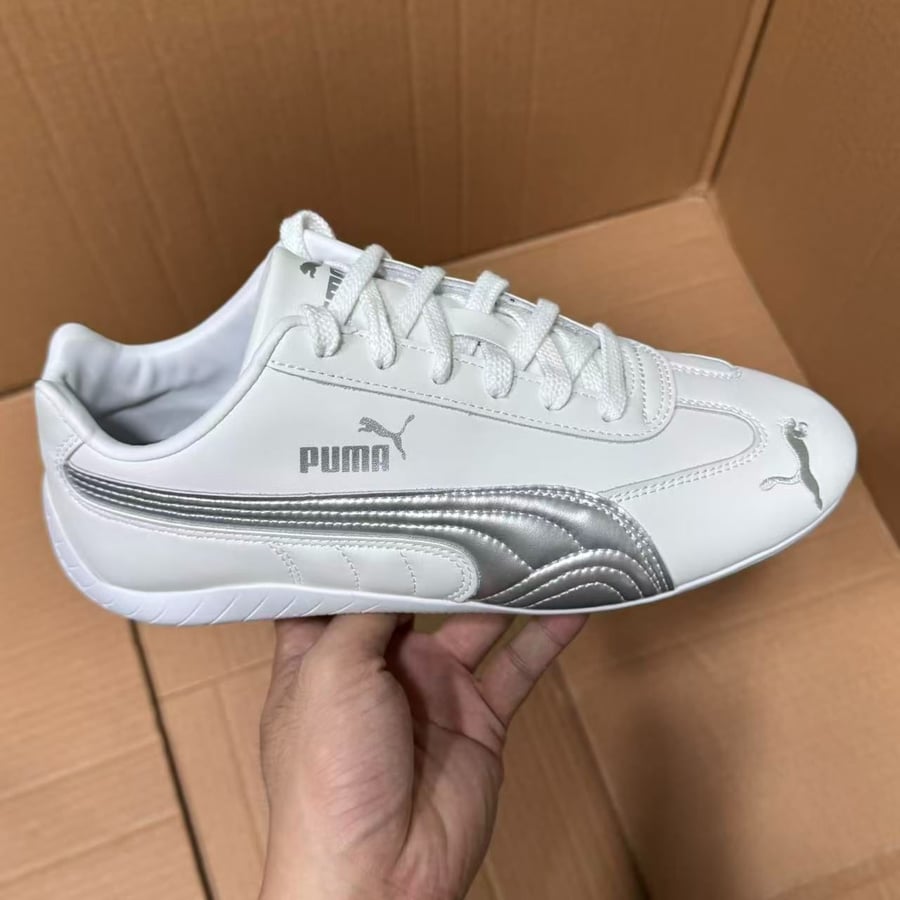 View 3 - White / Grey