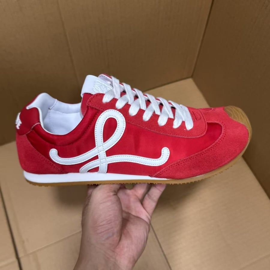 View 3 - White / Red