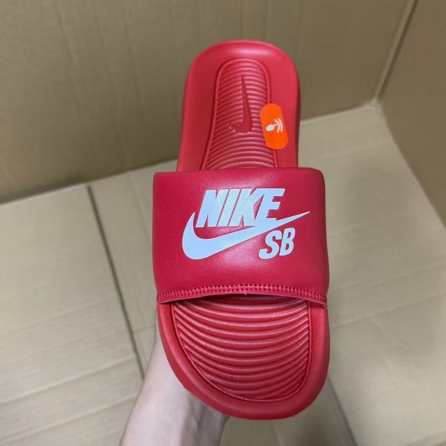 View 2 - White / Red