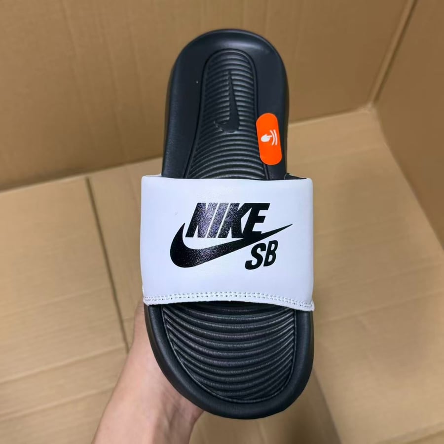 View 2 - Black / White