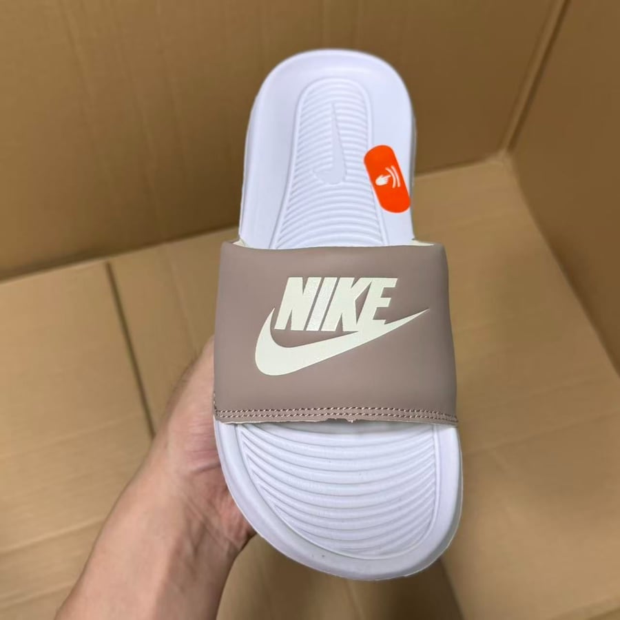 View 7 - White / Brown