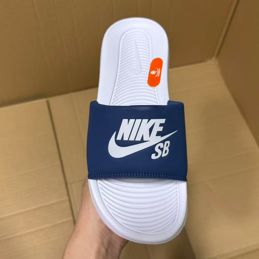 View 8 - White / Blue