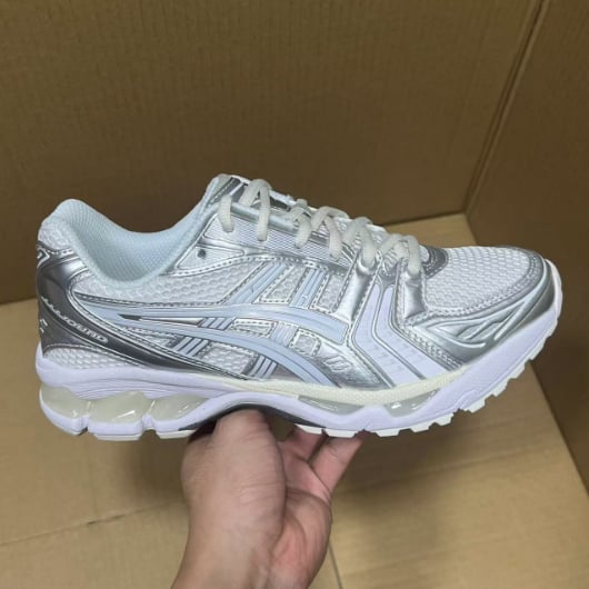 View 6 - White / Grey