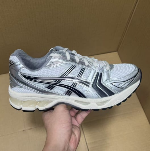 View 4 - Black / Grey