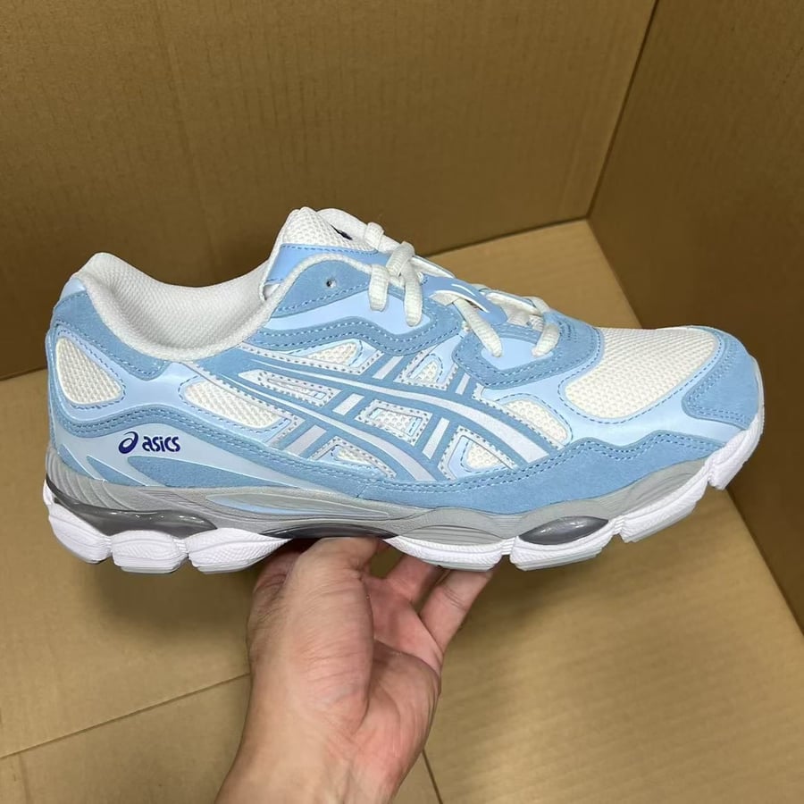 View 2 - White / Blue