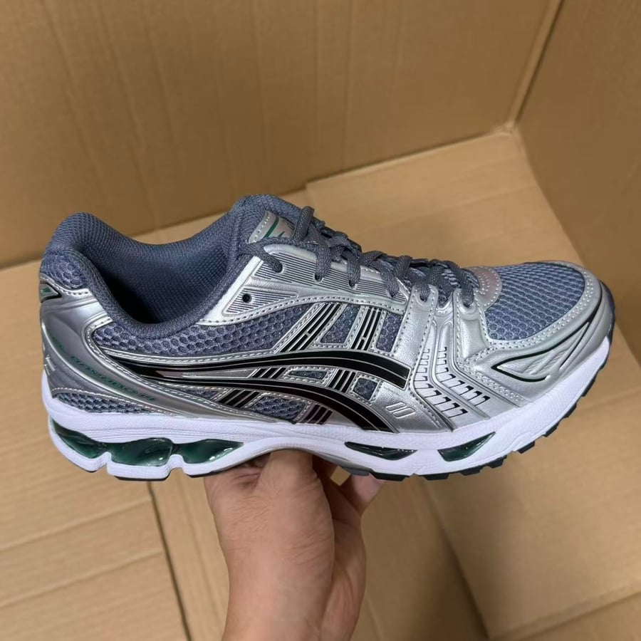 View 4 - Black / Grey