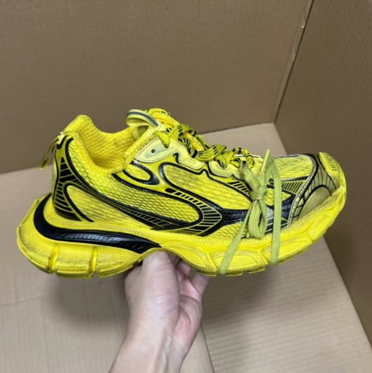 View 3 - Black / Yellow