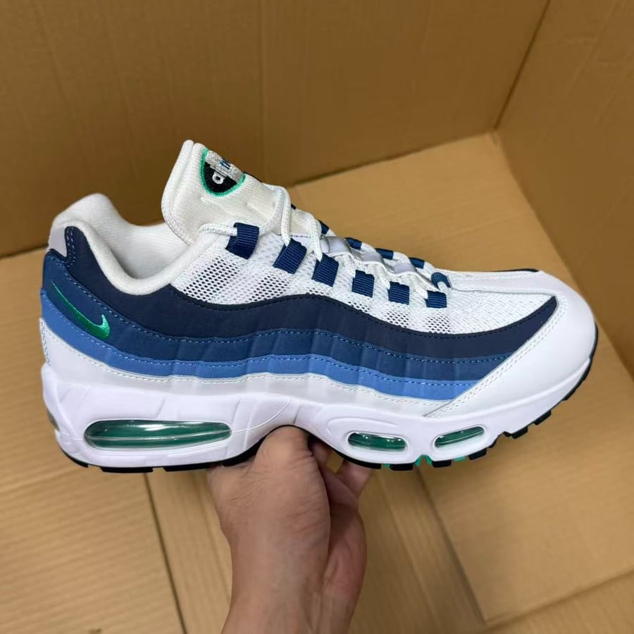 View 7 - White / Blue