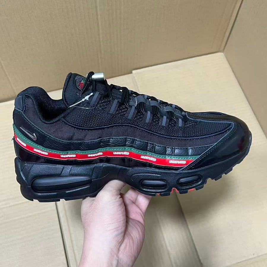 View 3 - Black / Red