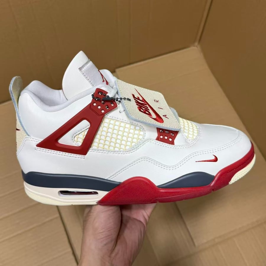 View 4 - White / Red