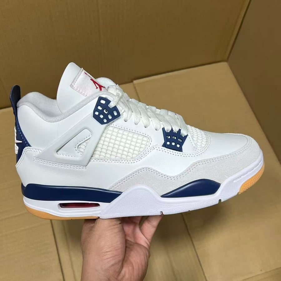 View 7 - White / Blue