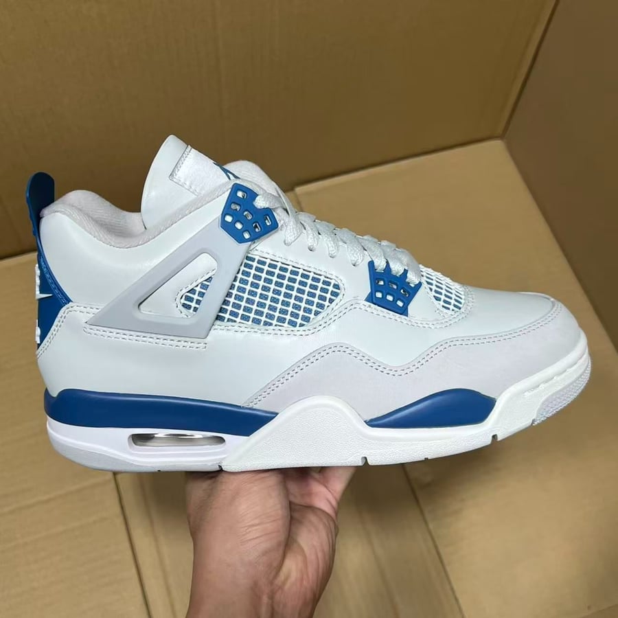View 3 - White / Blue