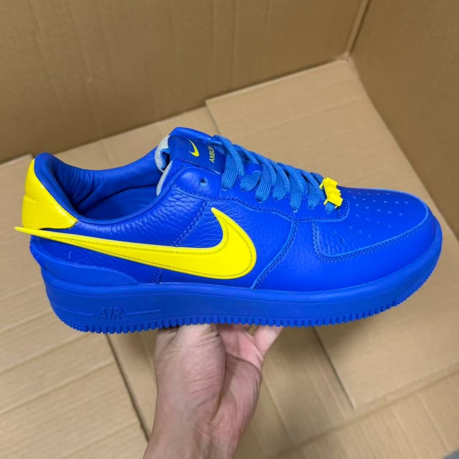 View 8 - Blue / Yellow
