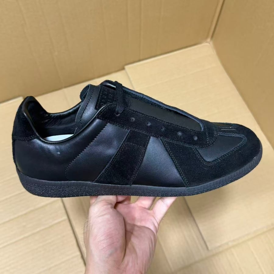 View 2 - Black