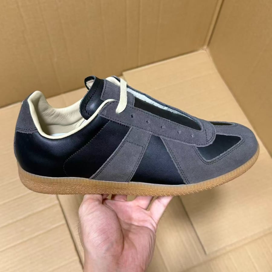 View 3 - Black / Grey