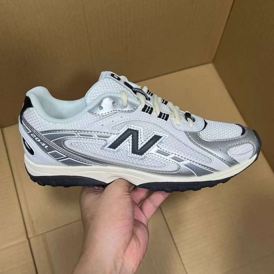 View 2 - White / Grey