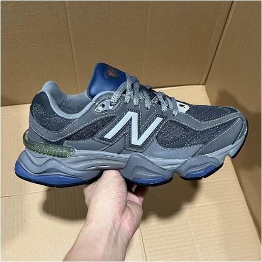 View 3 - Grey / Blue