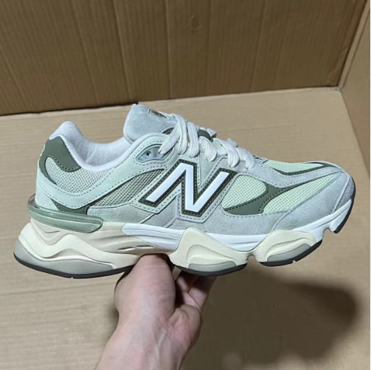 View 3 - Grey / Green