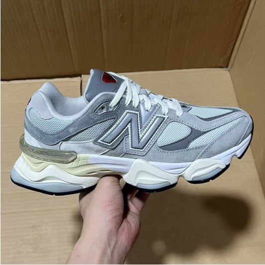 View 2 - White / Grey