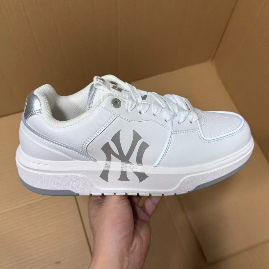 View 2 - White / Grey