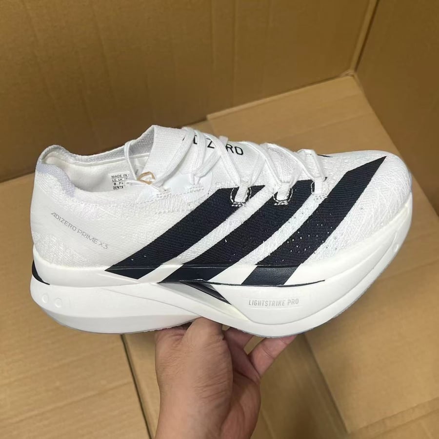 View 6 - White / Grey